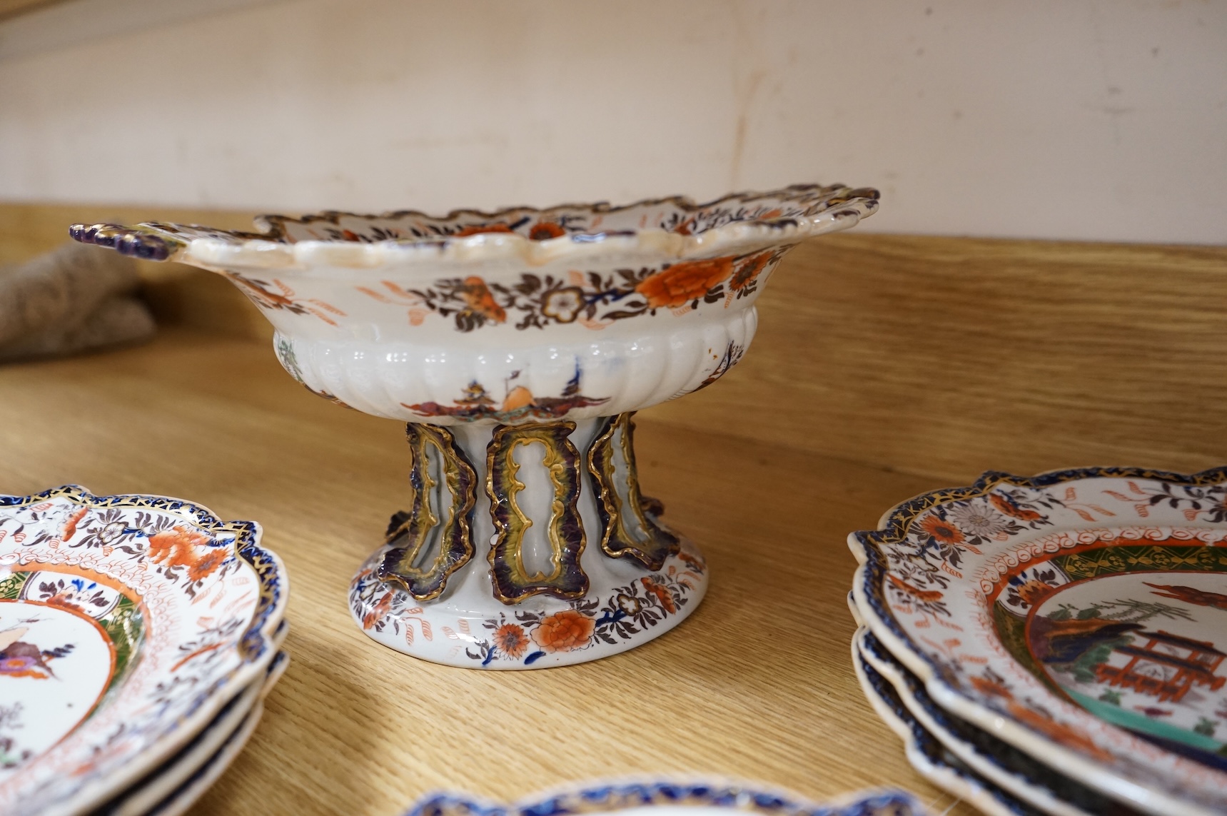 A Mason’s ironstone chinoiserie pattern part dessert service, c.1830-50, comport 15.5cm high